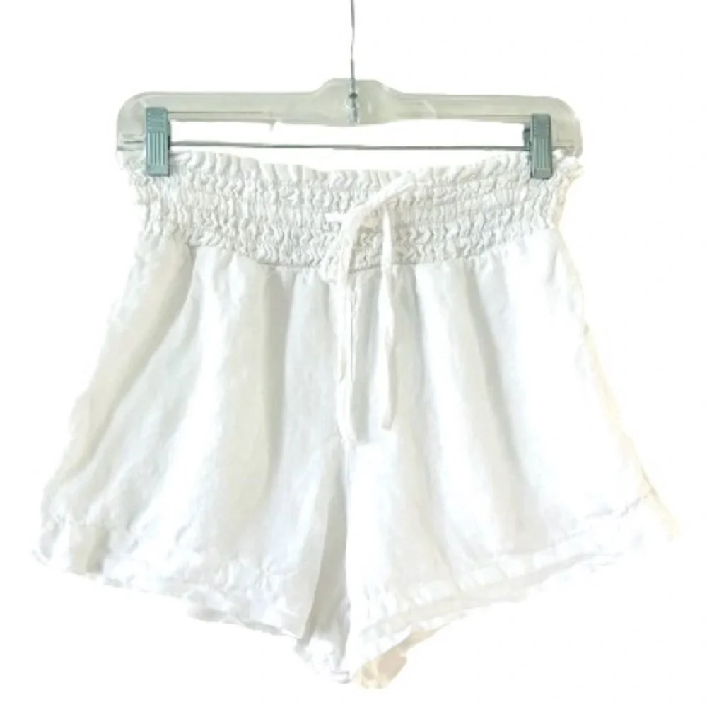 Cloth and Stone Women’s White 100% Linen Pull On Smocked Waist Shorts. Size XS